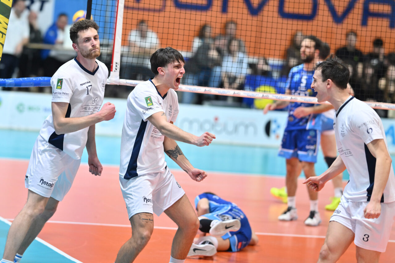 The Begin Volley An da applausi